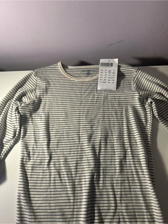 Brandy Melville Tops - 🧘‍♀️🌸Brandy Melville Striped Cream and Navy Knit Top
